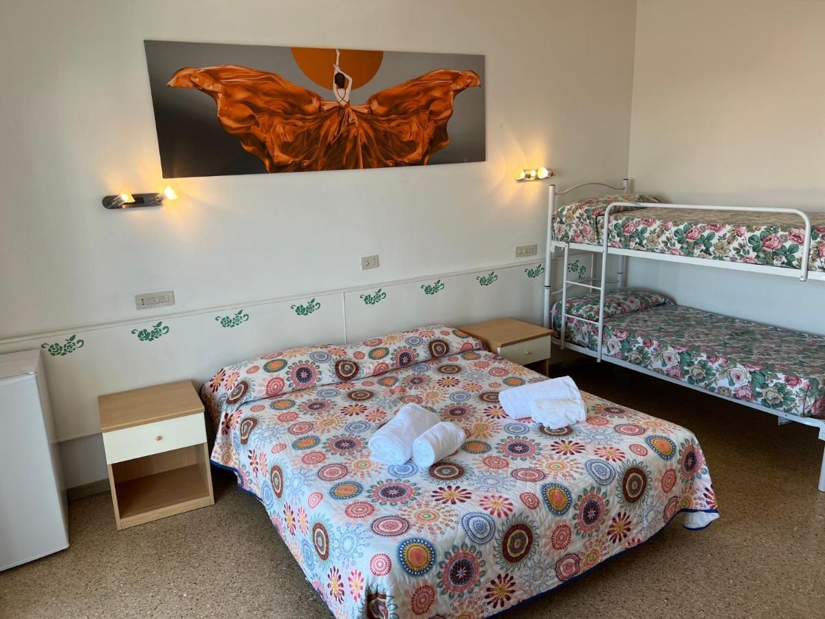 Hotel Amalfi & Dependance Lignano Sabbiadoro Ngoại thất bức ảnh