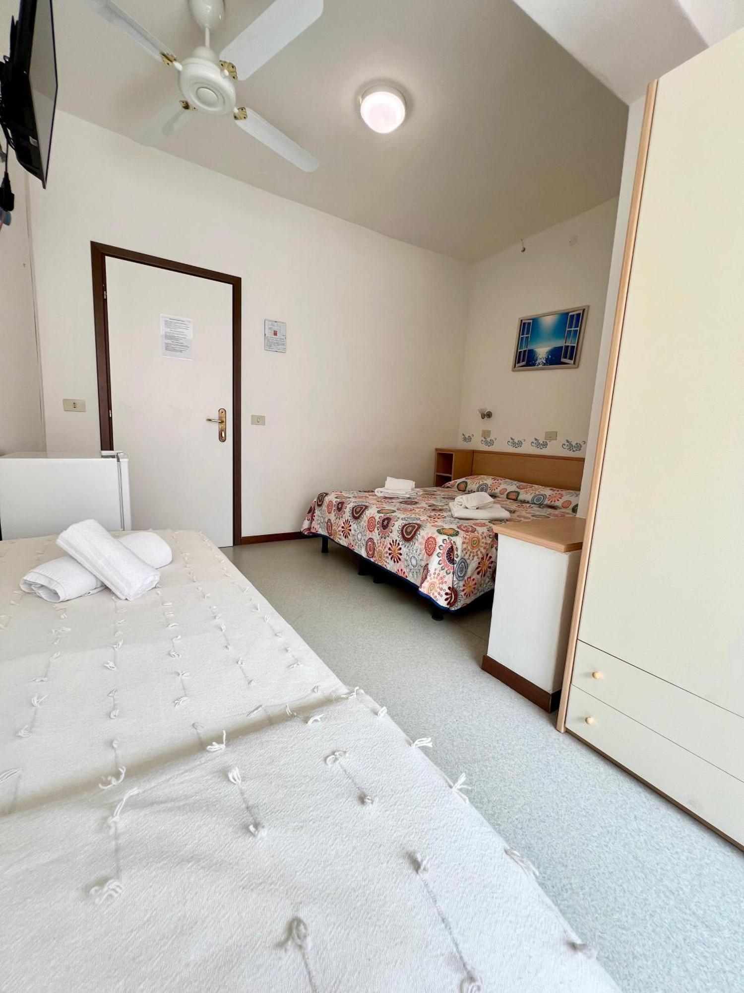 Hotel Amalfi & Dependance Lignano Sabbiadoro Ngoại thất bức ảnh